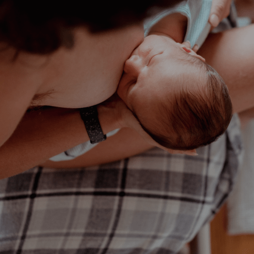 Cinco influencers que conscientizan sobre la lactancia materna