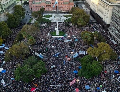 El gobierno vetó la ley de financiamiento universitario, luego de la masiva marcha