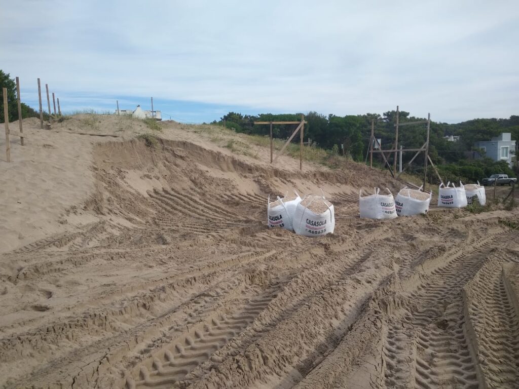 Mar Azul: vecinos denuncian una obra a metros de la costa que viola la ley Mar Azul: vecinos denuncian una obra a metros de la costa que viola la ley
