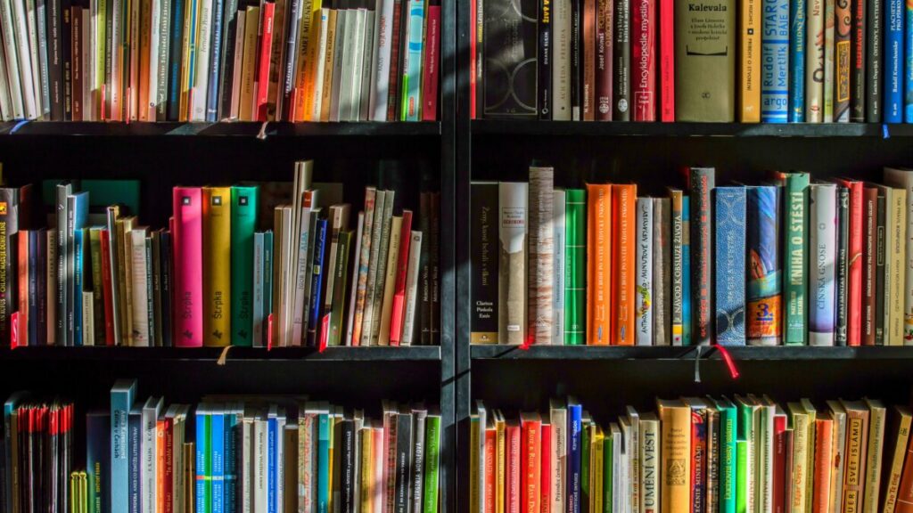 El Gobierno busca derogar la Ley del Libro y crece el rechazo social